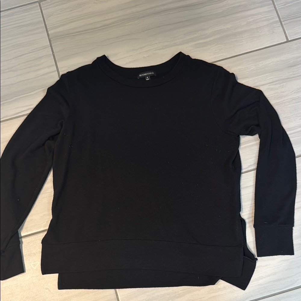 Beyond Yoga Black Crew Neck Light Sweater - Medium